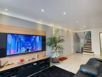 Casa em Condomínio - Aluguel - Jardim Rio das Pedras - Cotia - SP